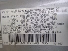 2006 TOYOTA TACOMA SILVER EXTD CAB 2.7 AT  2WD.  Z24853